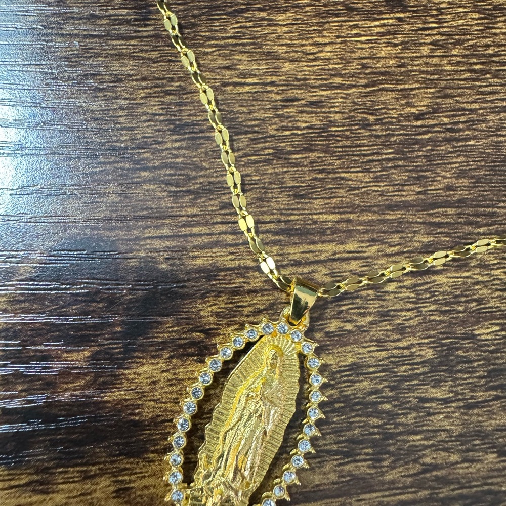 Gold Pendant Necklace with Rhinestones